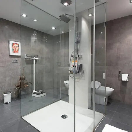 Piso Moderno, Céntrico Y Con Garaje Gratis *